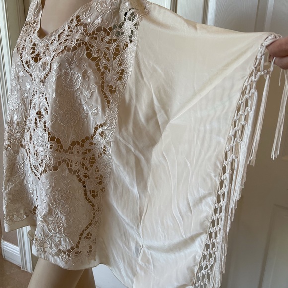 4 Love And Liberty Silk Lace Poncho Blouse L - Picture 4 of 5